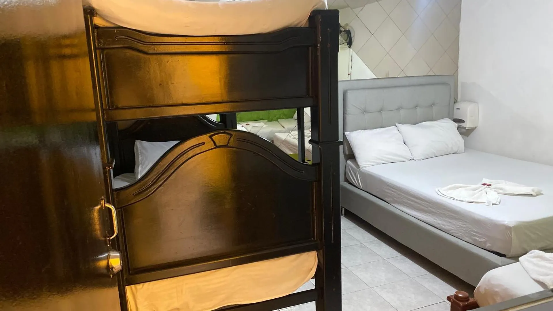 Hotel Estadio Suite Μεντεγίν 3*,
